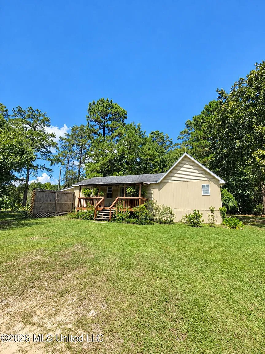 Carriere, Mississippi 3-Bedroom Country Home on 1.38 Acres photo 2