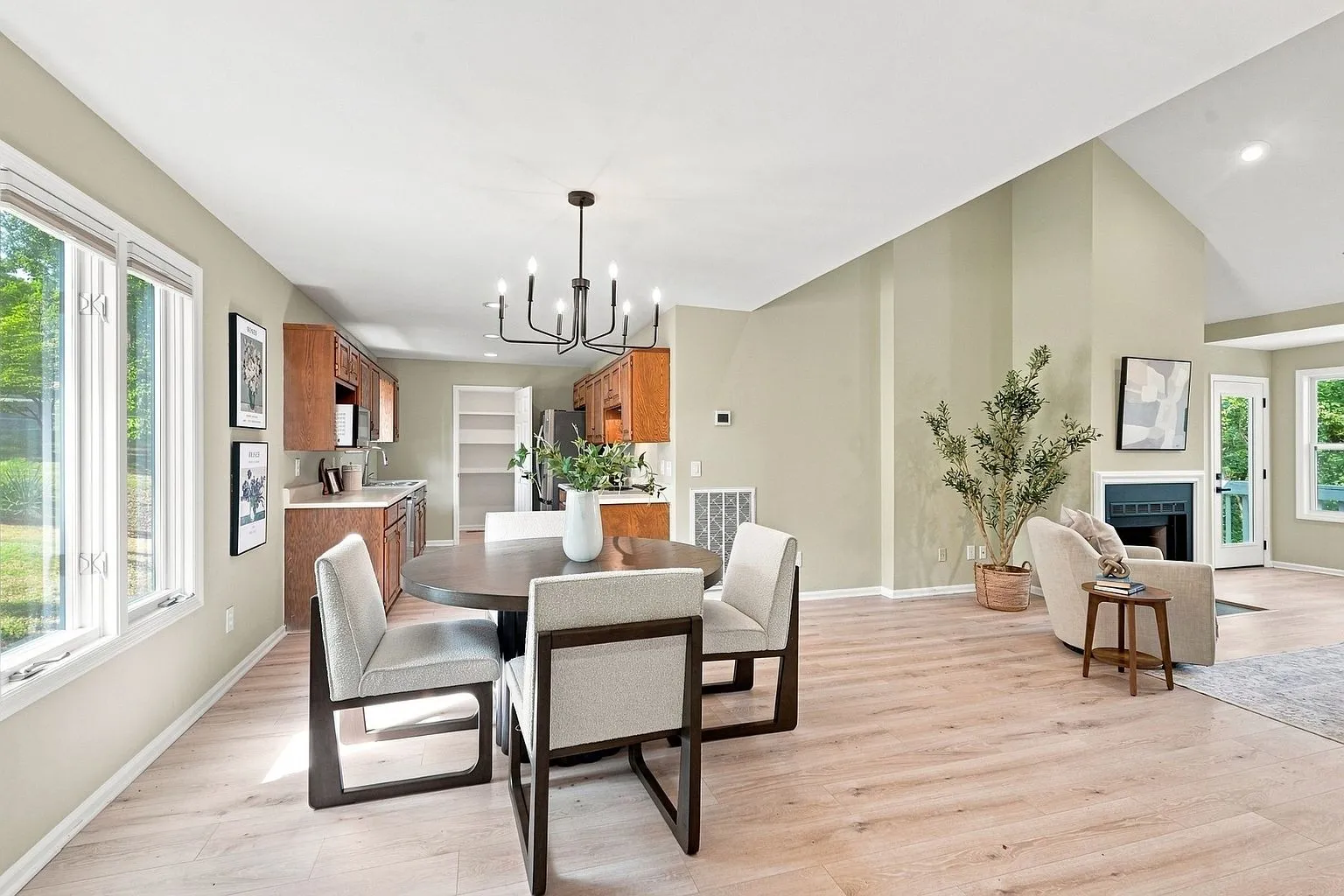 Updated 3-Bedroom Home with Private Wooded Backyard in Bellevue, Nashville photo 6
