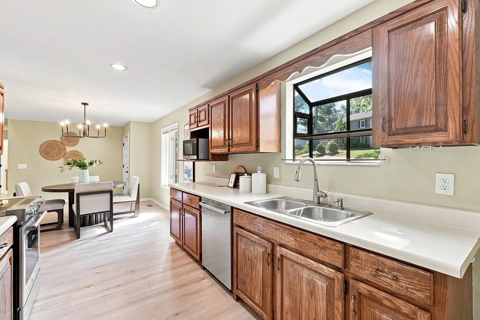 Updated 3-Bedroom Home with Private Wooded Backyard in Bellevue, Nashville photo 8