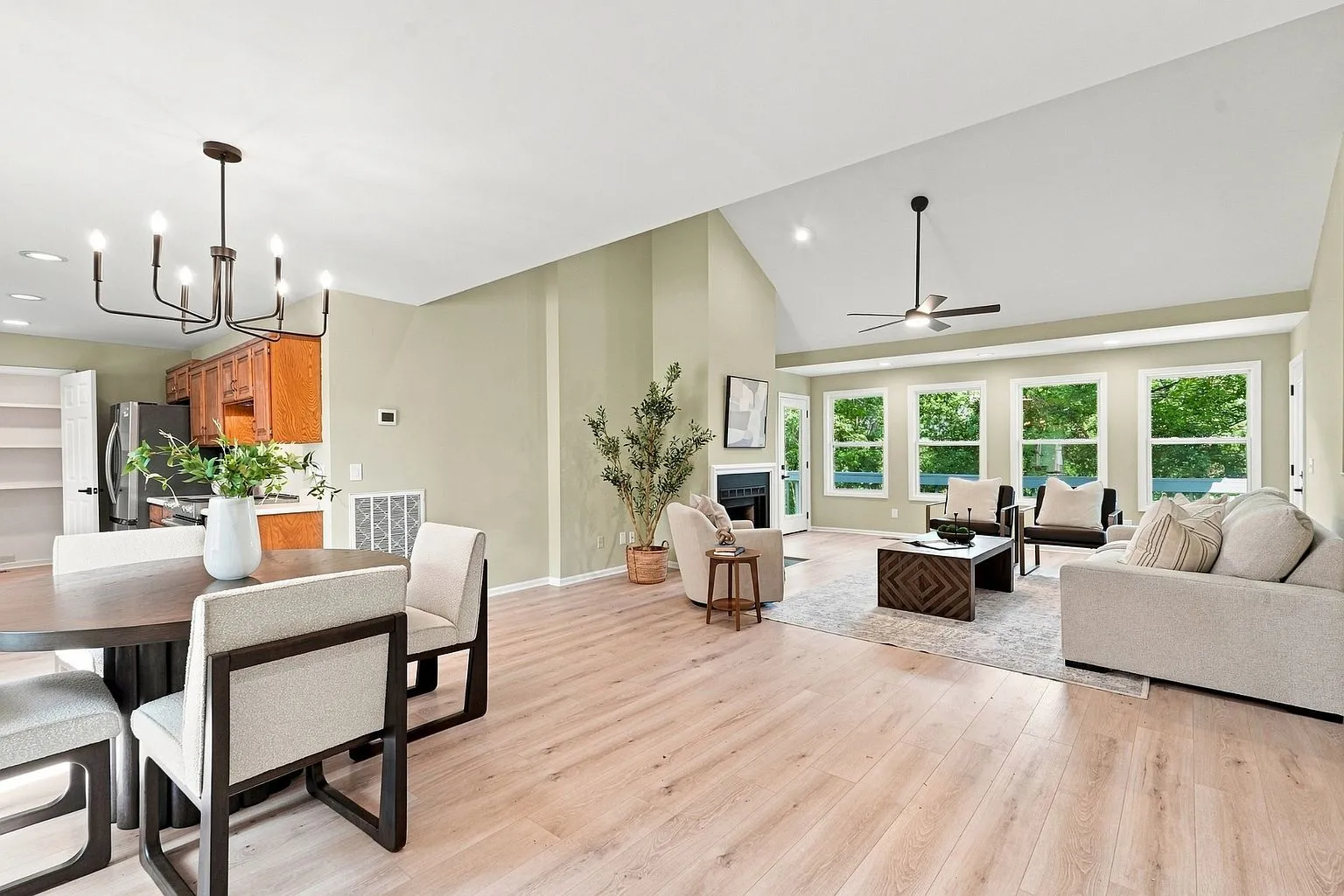 Updated 3-Bedroom Home with Private Wooded Backyard in Bellevue, Nashville photo 4