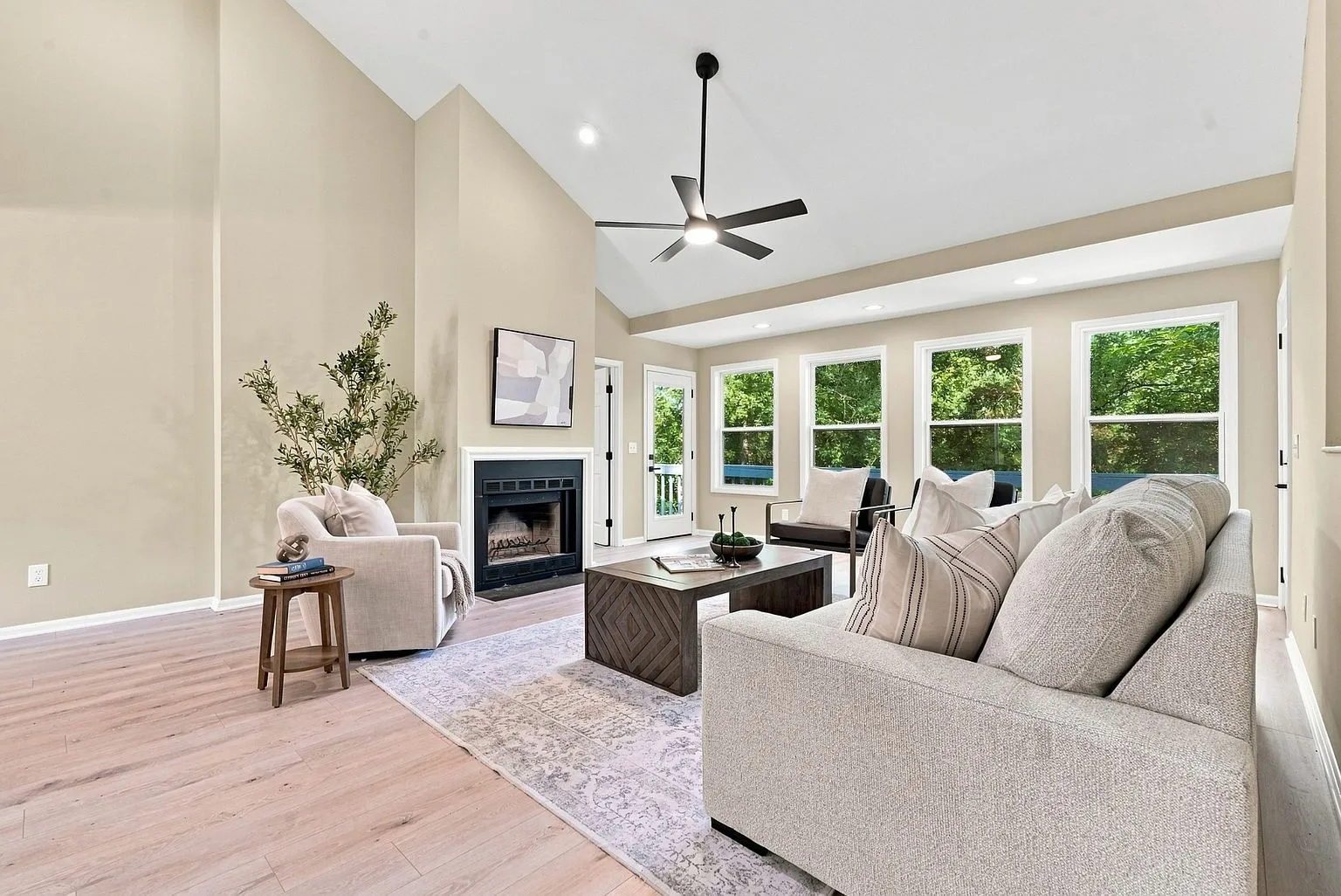 Updated 3-Bedroom Home with Private Wooded Backyard in Bellevue, Nashville photo 3