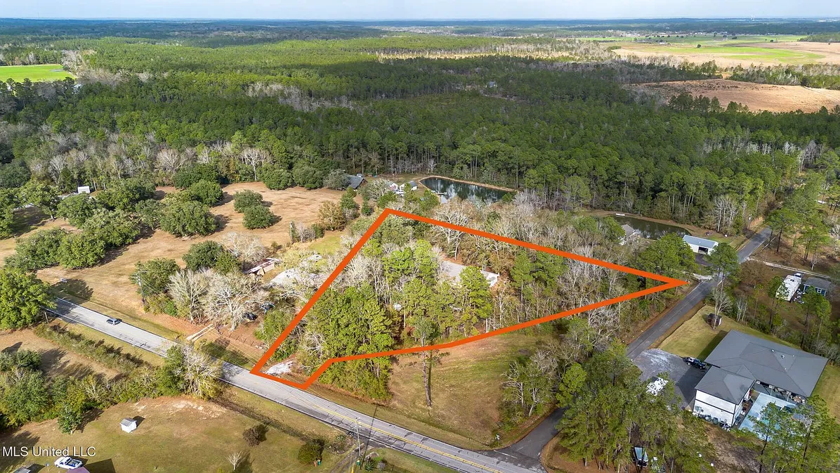 Gulfport, Mississippi Country Home on 1.5 Acres with 3 Bedrooms photo 6