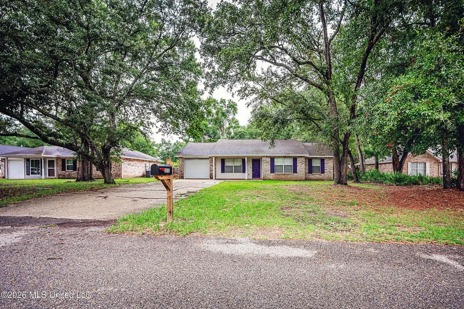 3-Bedroom Home with Screened Porch in Ocean Springs, MS photo 2