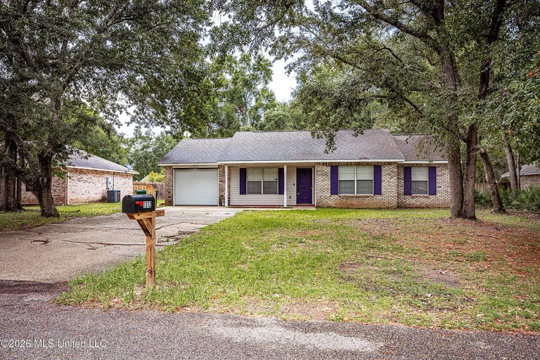 3-Bedroom Home with Screened Porch in Ocean Springs, MS property photo