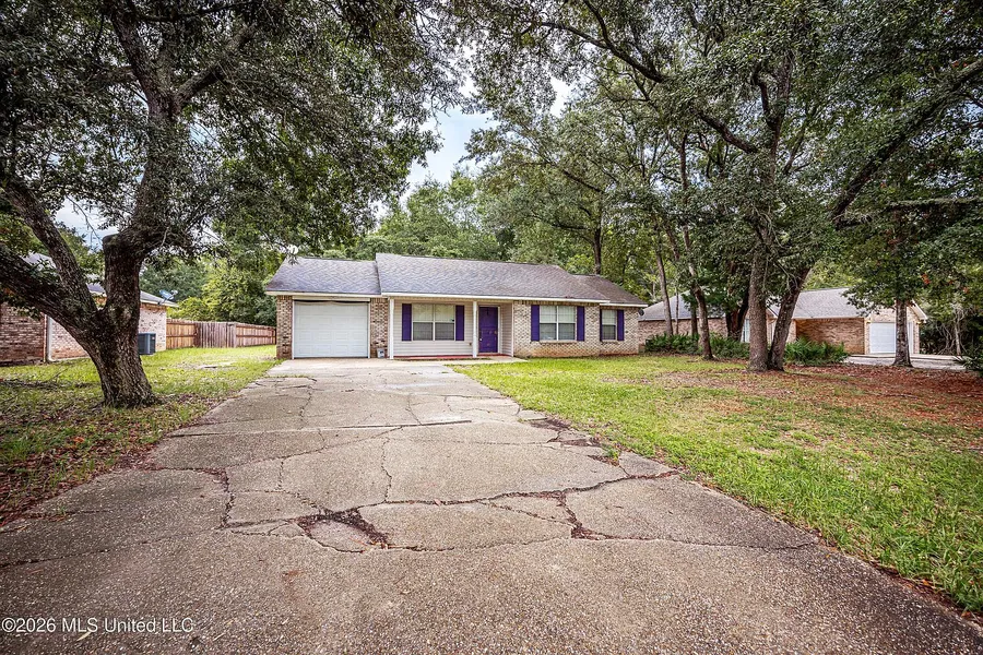 3-Bedroom Home with Screened Porch in Ocean Springs, MS photo 3