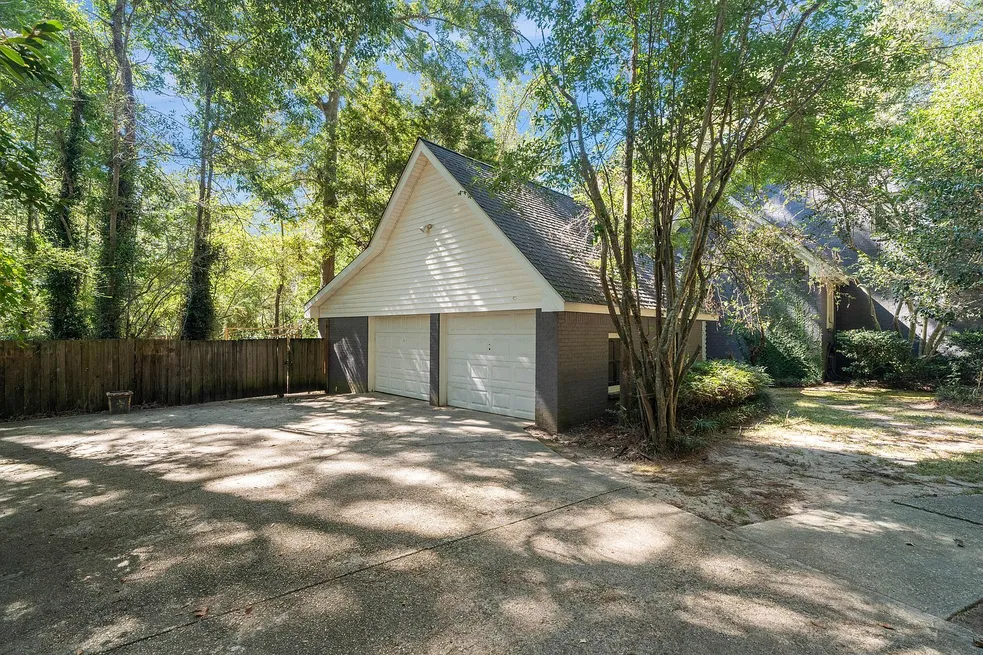 Hattiesburg, MS 4-Bedroom Home on 1 Acre photo 6