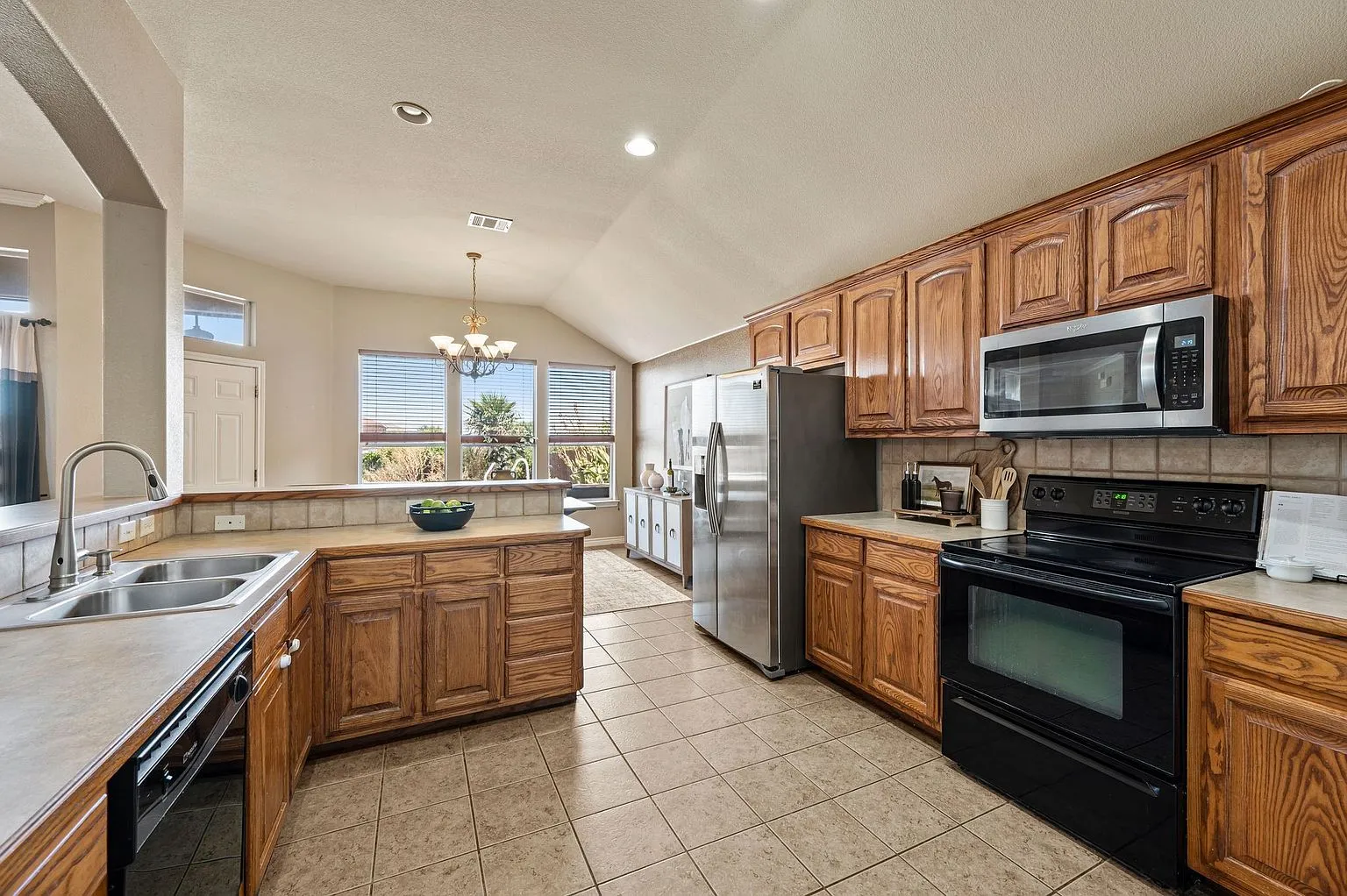 4-Bedroom Single-Family Home at 6701 Terrace Glen Dr, Arlington, TX photo 8