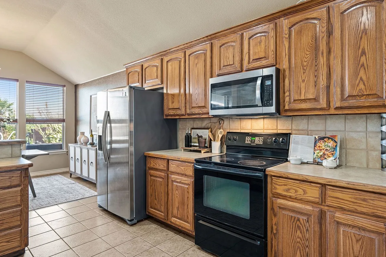 4-Bedroom Single-Family Home at 6701 Terrace Glen Dr, Arlington, TX photo 10