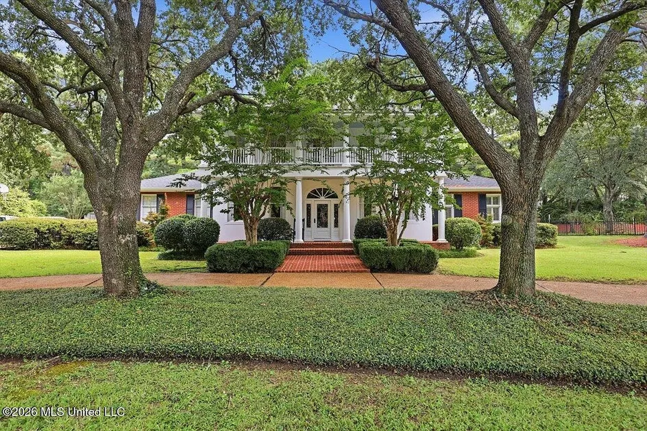 Jackson, MS Plantation-Style Home with 5 Bedrooms and Pool photo 2