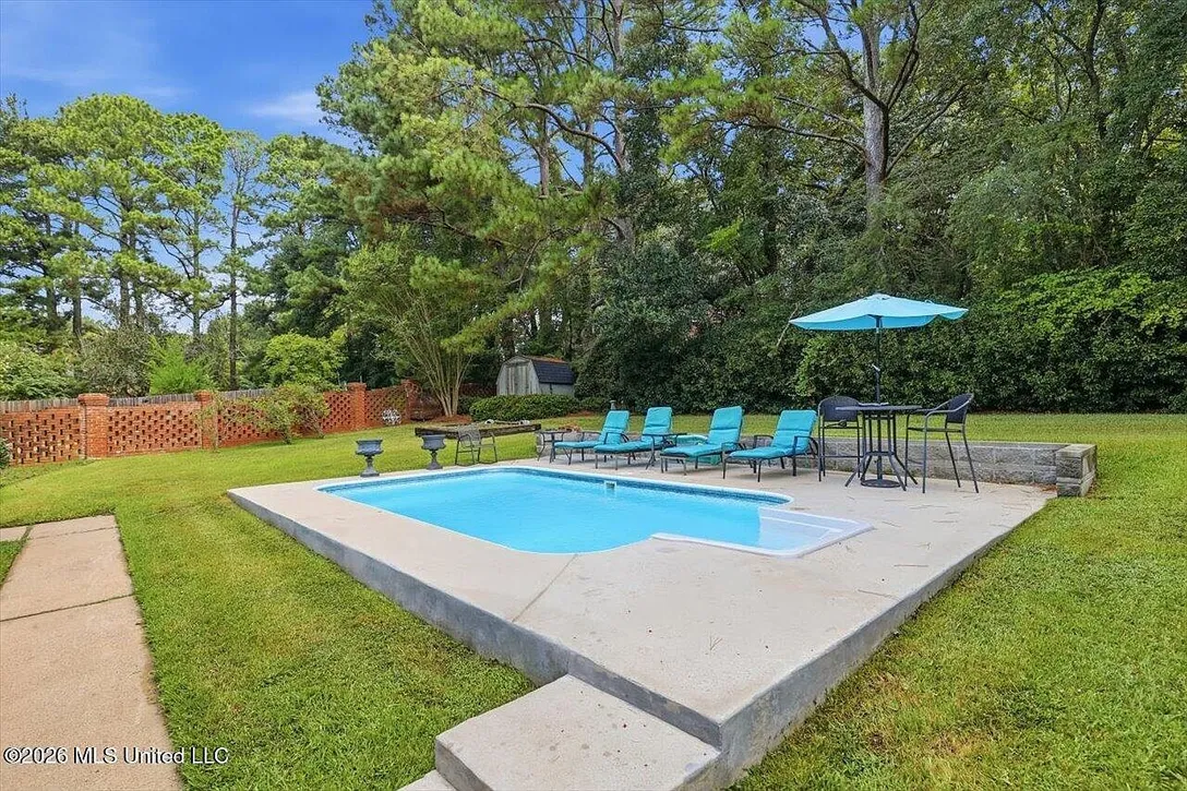Jackson, MS Plantation-Style Home with 5 Bedrooms and Pool photo 3