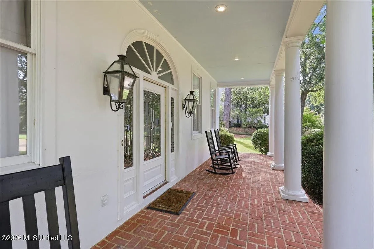 Jackson, MS Plantation-Style Home with 5 Bedrooms and Pool photo 6