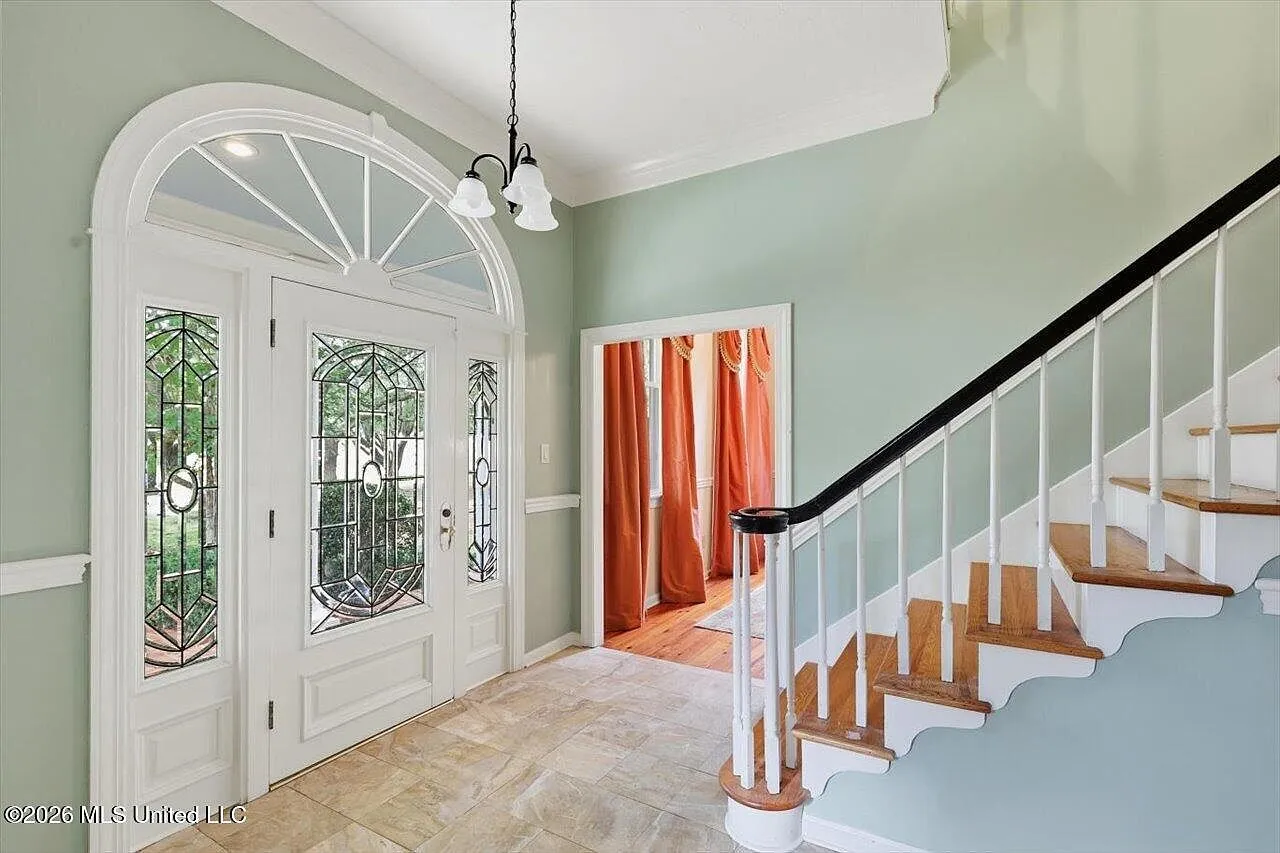 Jackson, MS Plantation-Style Home with 5 Bedrooms and Pool photo 7