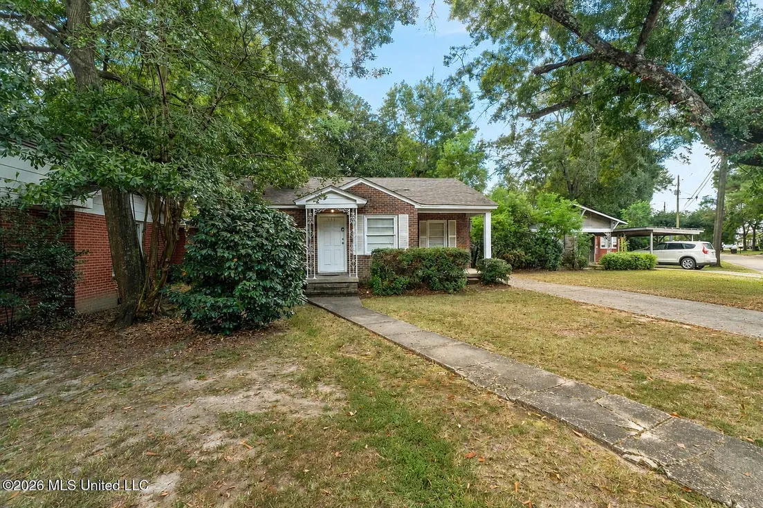3-Bedroom Brick Home for Sale in Downtown Hattiesburg, MS photo 2