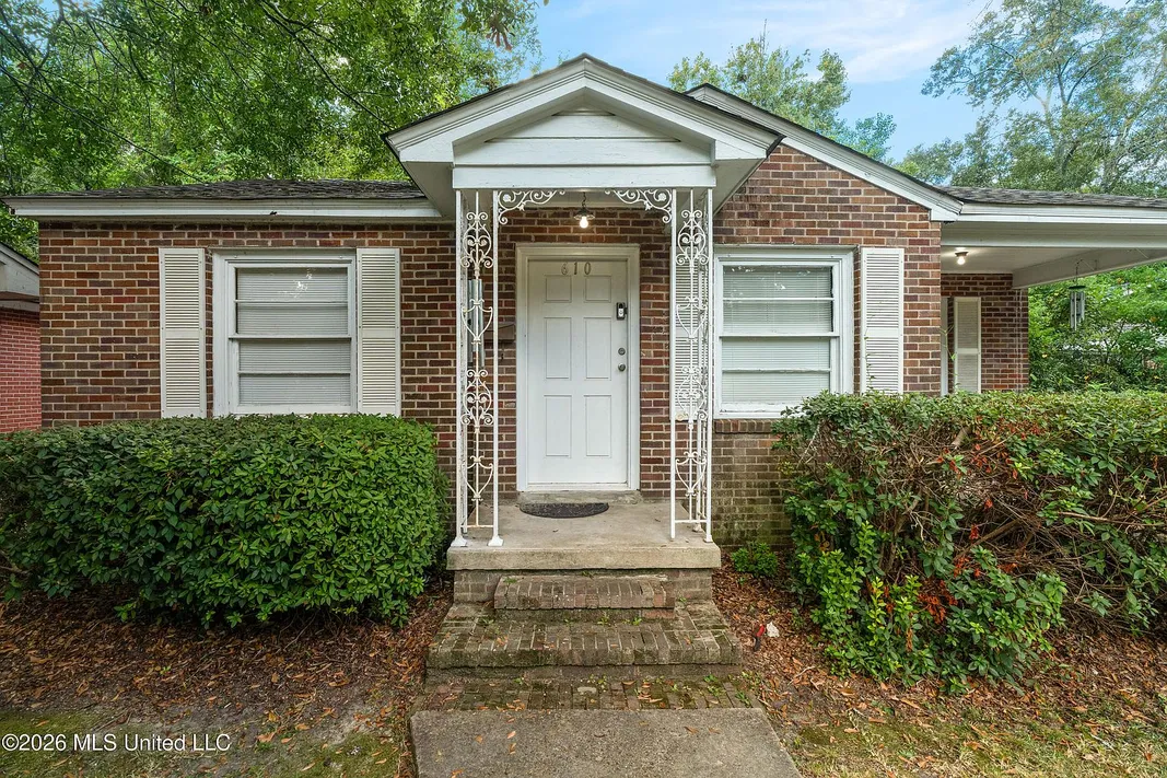 3-Bedroom Brick Home for Sale in Downtown Hattiesburg, MS photo 4