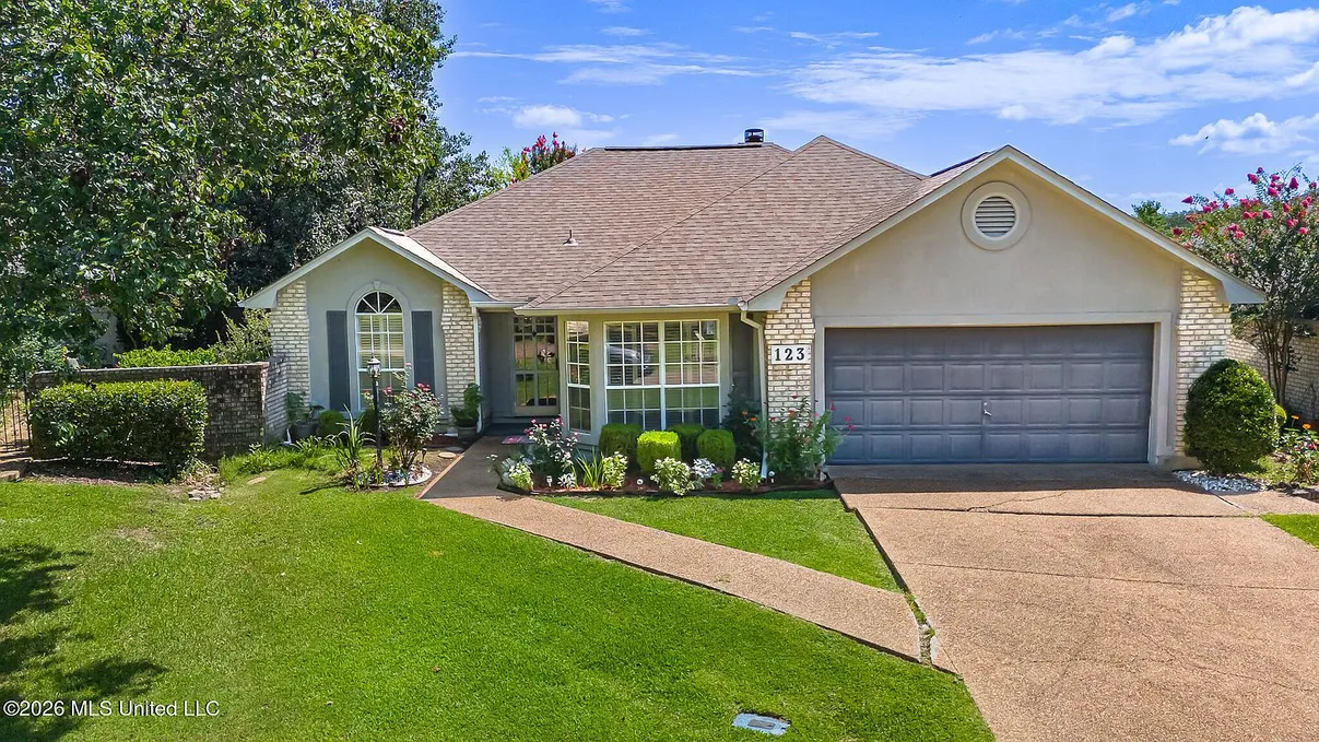123 Caribbean Cv, Clinton, MS 39056 | Move-In Ready Home in Cascades photo 2
