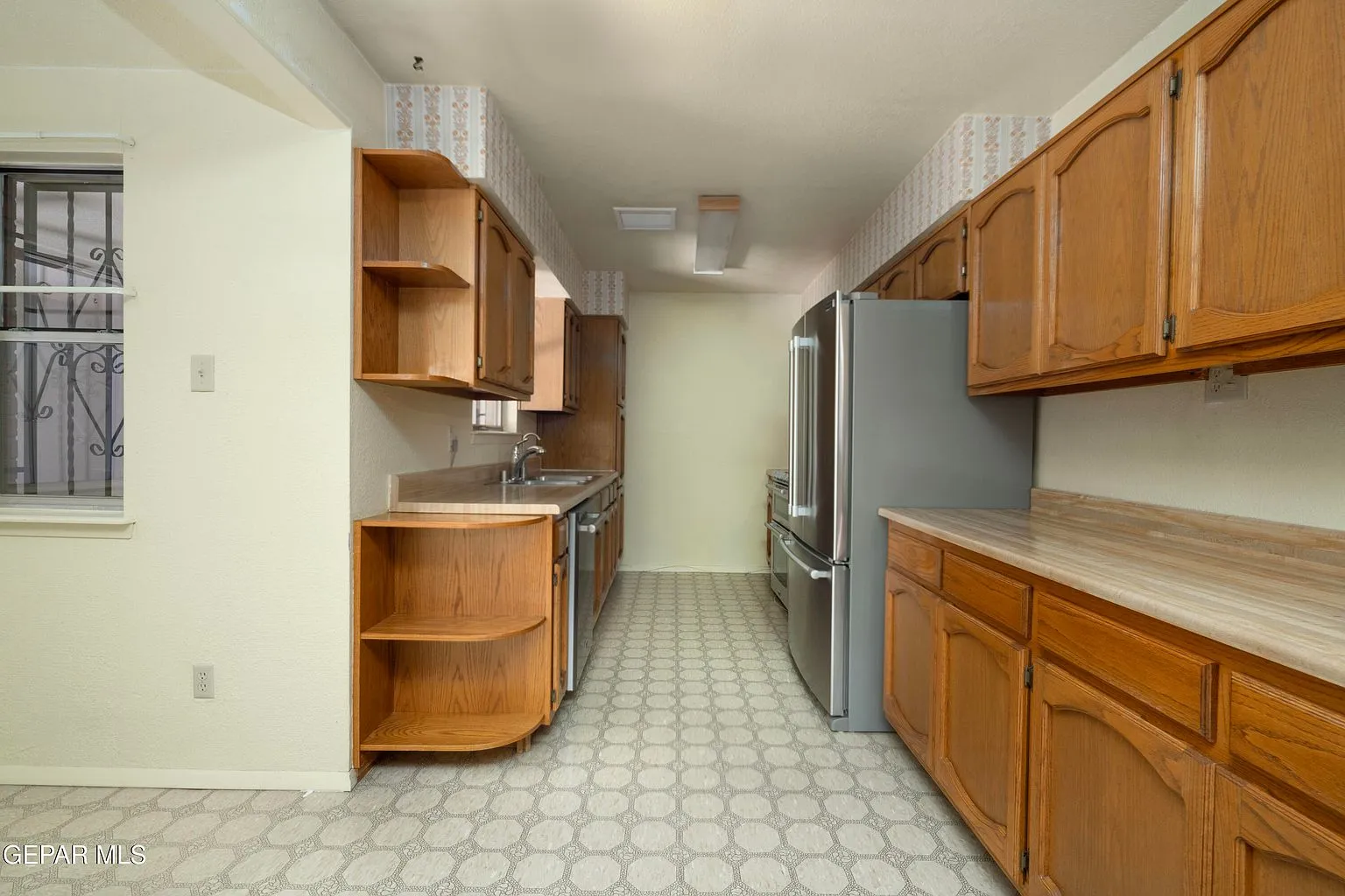 El Paso, TX Home for Sale with 3 Bedrooms and a Sunroom Grill photo 9