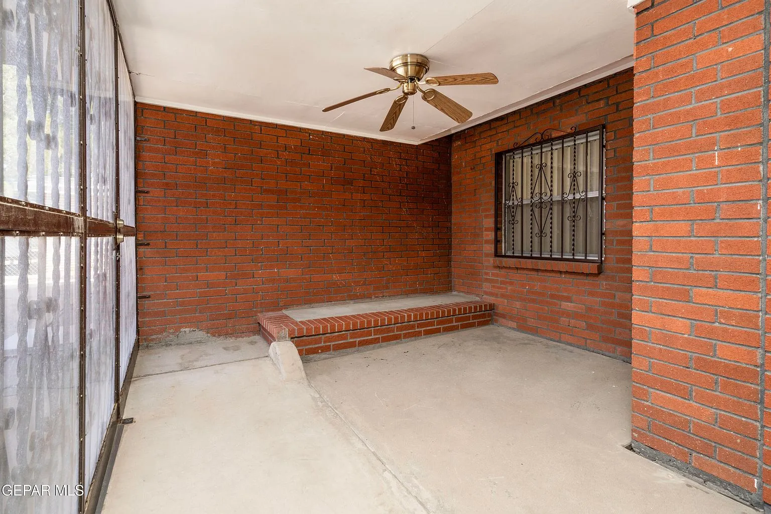 El Paso, TX Home for Sale with 3 Bedrooms and a Sunroom Grill photo 3