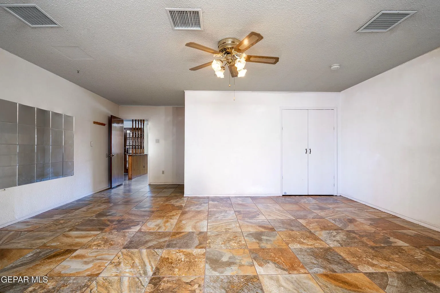 El Paso, TX Home for Sale with 3 Bedrooms and a Sunroom Grill photo 8