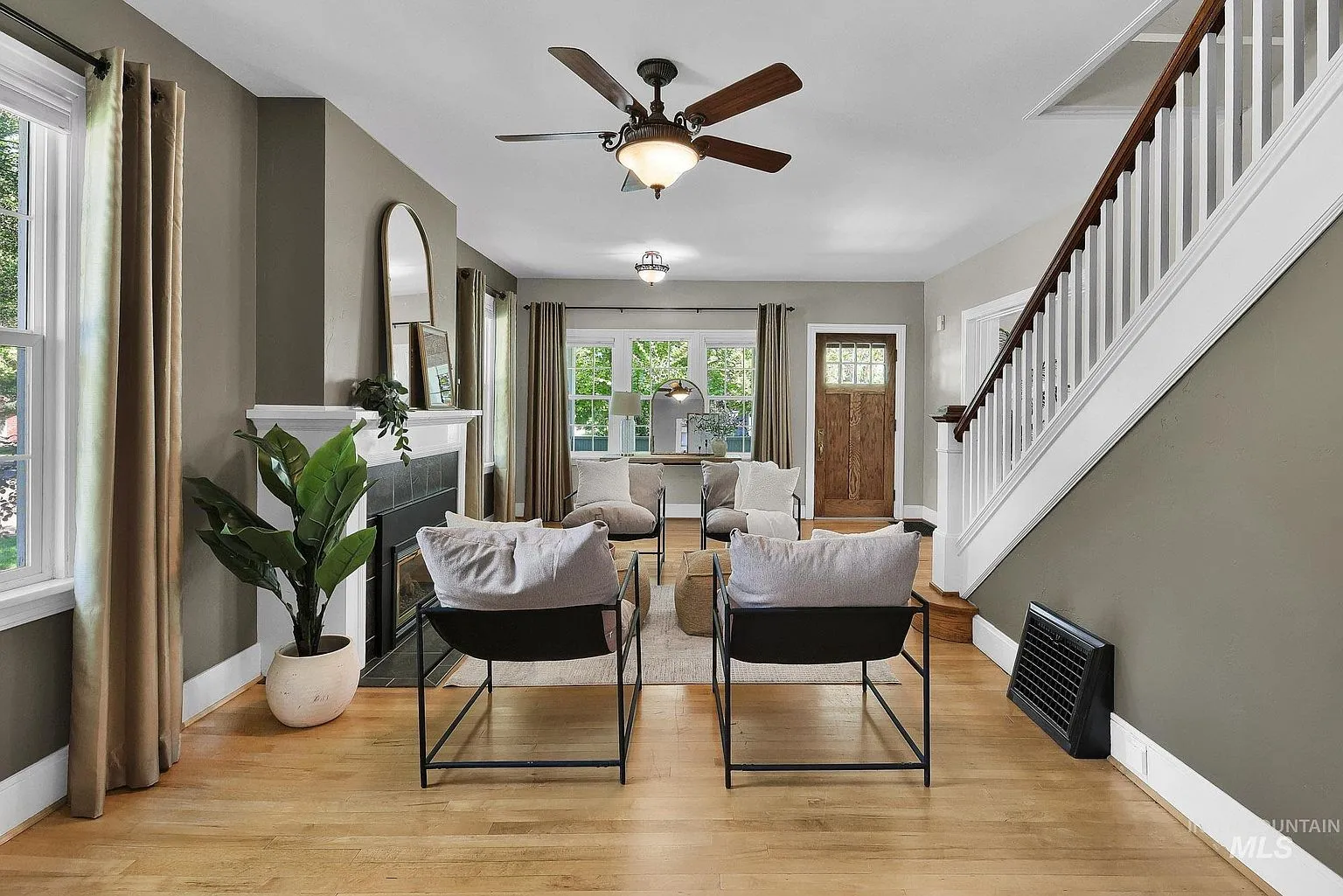 Historic 4-Bedroom Home with Detached Garage and Updated Interiors in Caldwell, Idaho photo 9