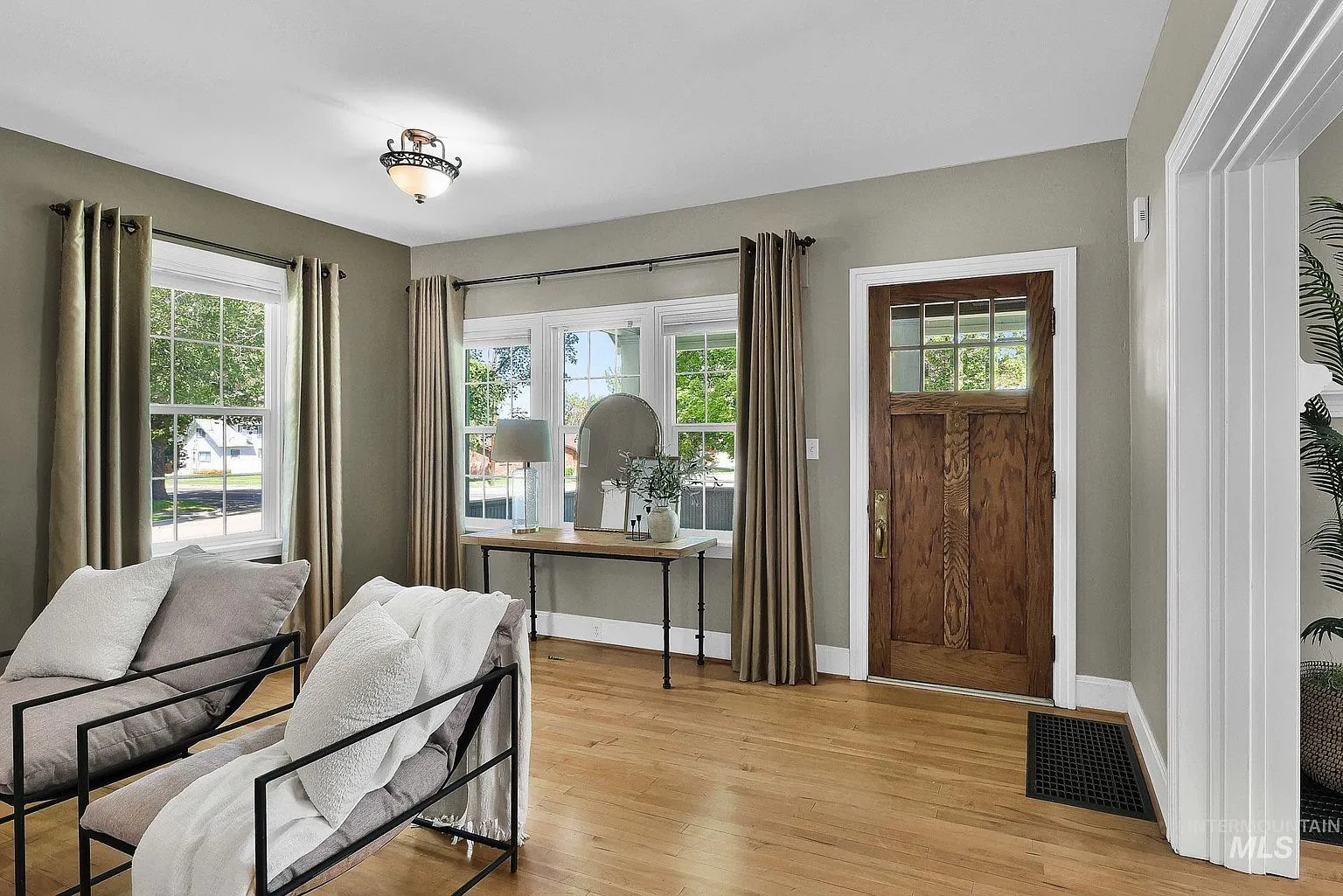 Historic 4-Bedroom Home with Detached Garage and Updated Interiors in Caldwell, Idaho photo 4