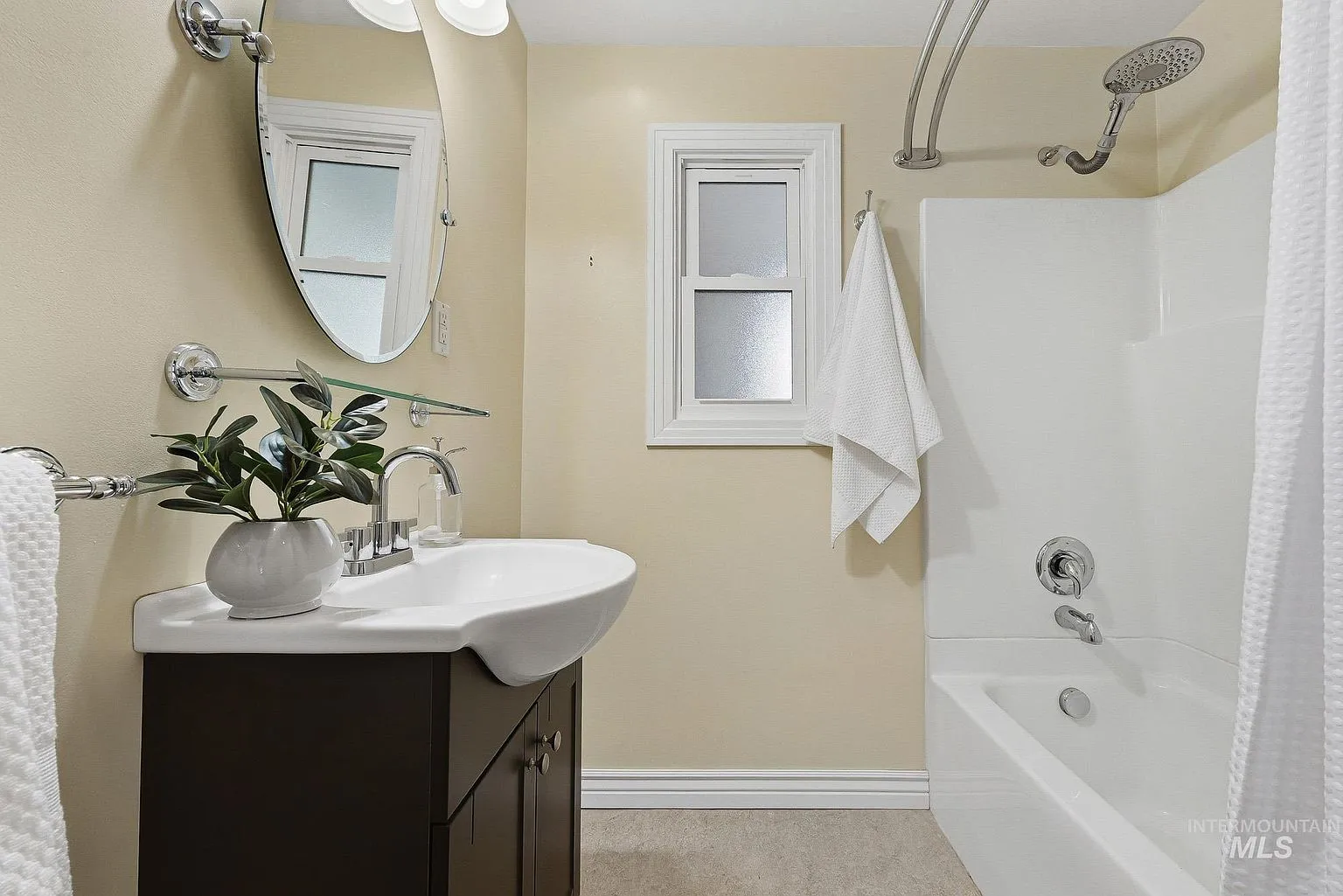Historic 4-Bedroom Home with Detached Garage and Updated Interiors in Caldwell, Idaho photo 10