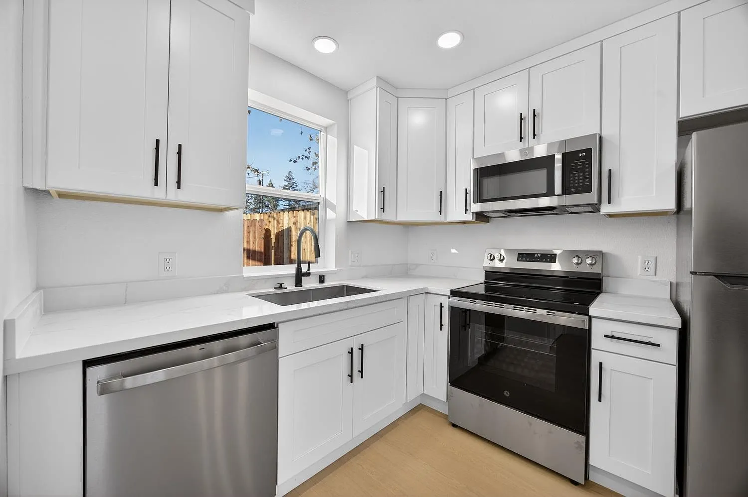 Auction Opportunity: Two-Unit Property at 3711-3709 Brownson St, Sacramento, CA photo 9