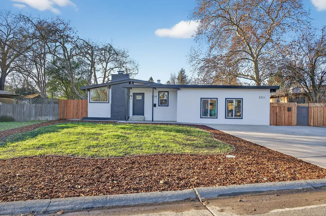 Auction Opportunity: Two-Unit Property at 3711-3709 Brownson St, Sacramento, CA photo 4