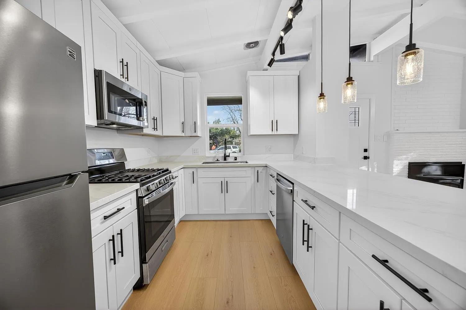Auction Opportunity: Two-Unit Property at 3711-3709 Brownson St, Sacramento, CA photo 5
