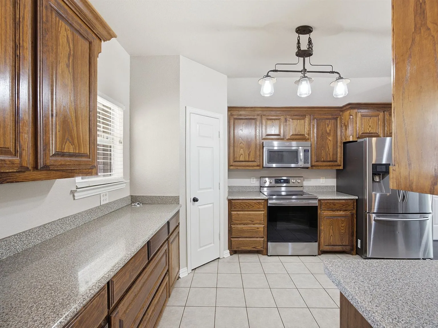 3-Bedroom Brick Home with Extended Back Porch in Bridgeport, TX photo 8