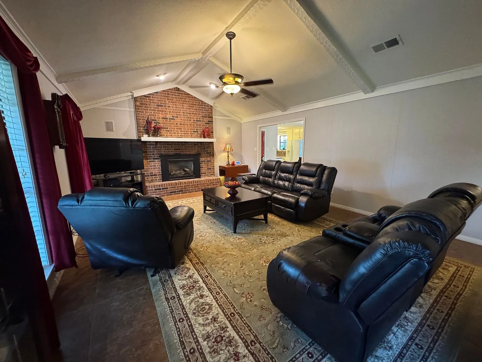 2314 Crestwood Dr: 4-Bedroom Home with Pool for Sale in Tupelo, Mississippi photo 2