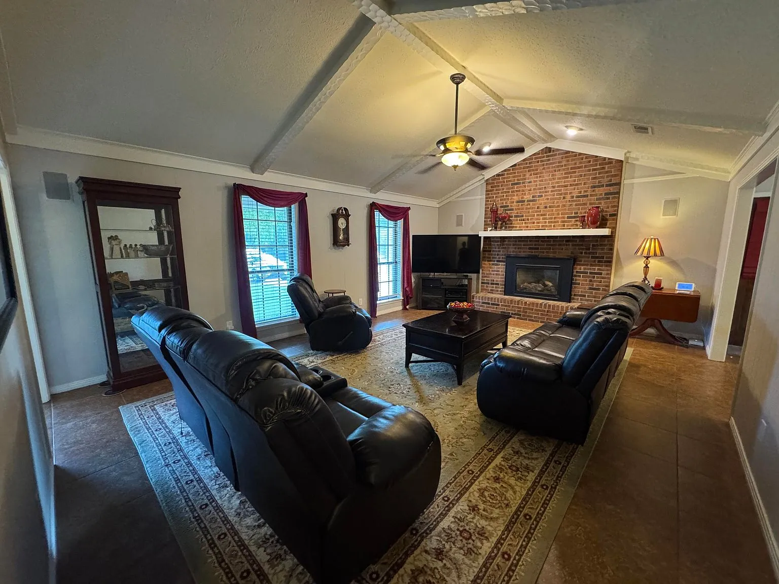 2314 Crestwood Dr: 4-Bedroom Home with Pool for Sale in Tupelo, Mississippi photo 3