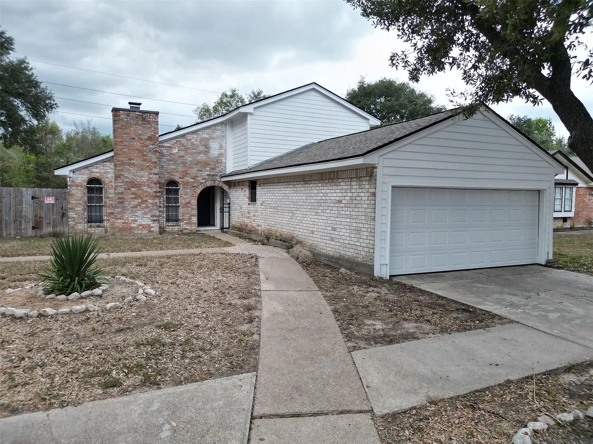 Houston, TX 4-Bedroom Single-Family Home with 2,758 Sq Ft photo 2