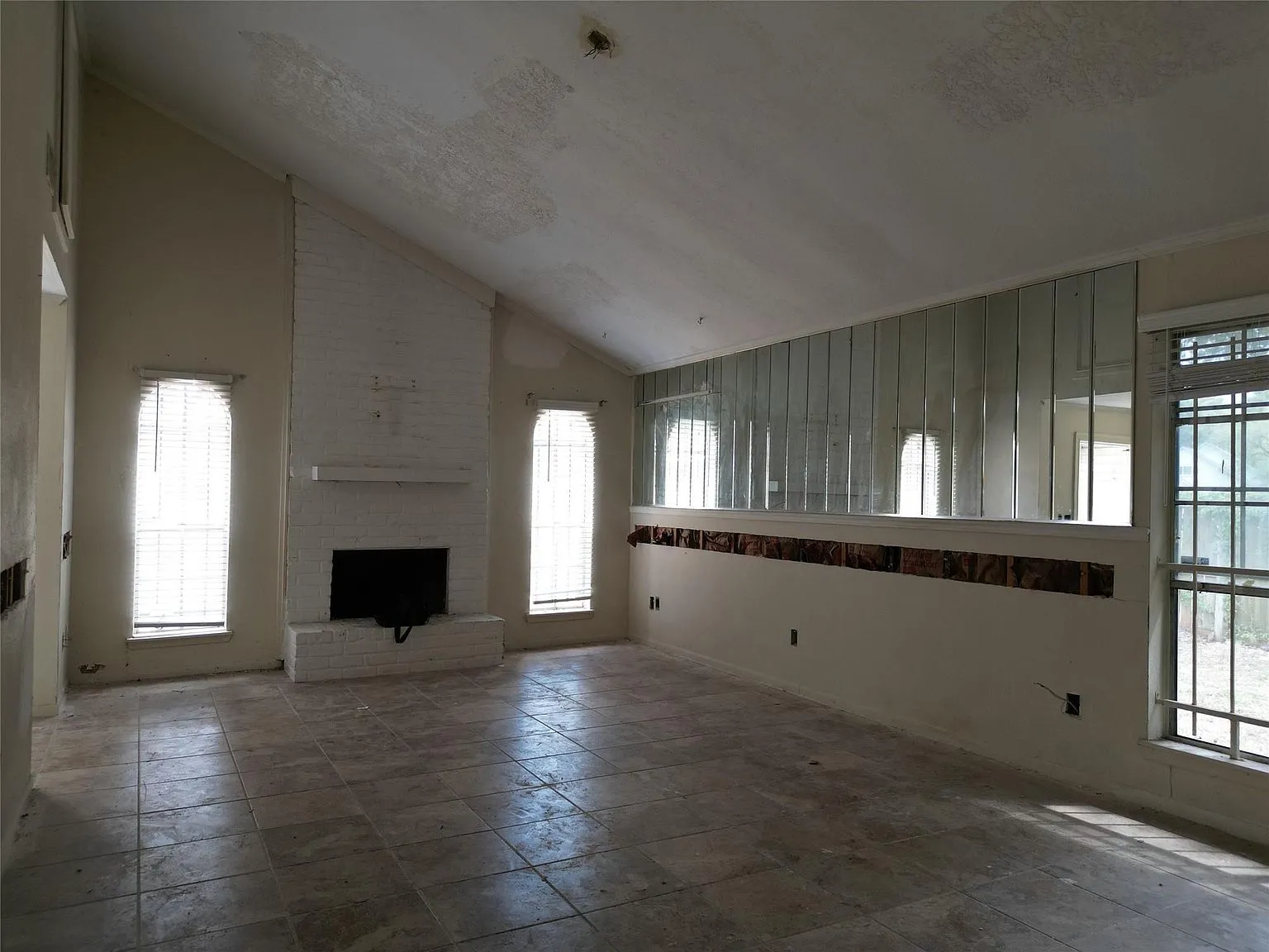Houston, TX 4-Bedroom Single-Family Home with 2,758 Sq Ft photo 5