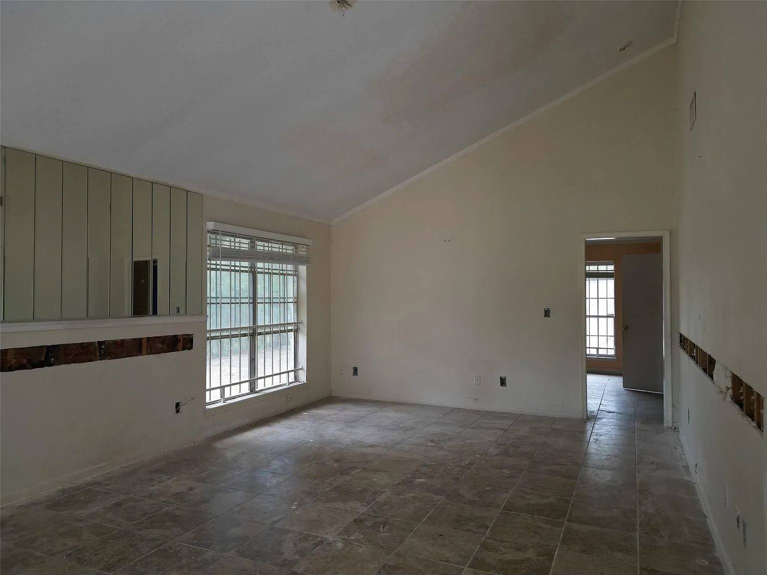 Houston, TX 4-Bedroom Single-Family Home with 2,758 Sq Ft photo 6