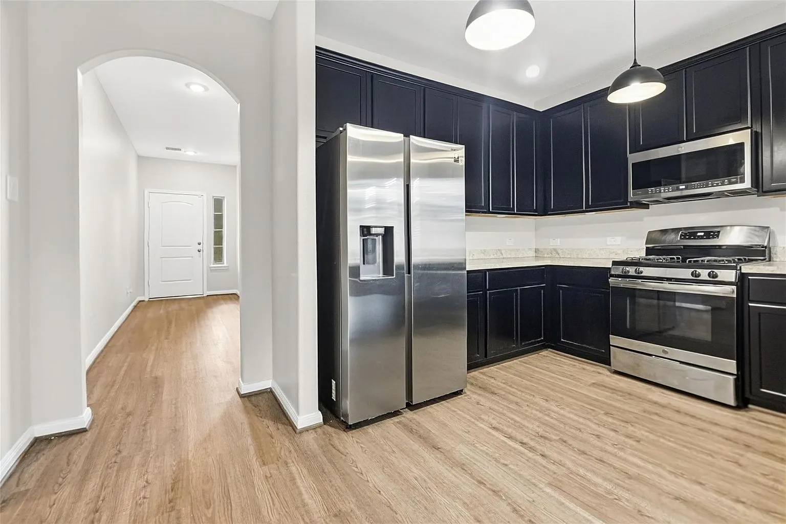 Houston, TX 5-Bedroom Home with 2,926 Sq Ft and Covered Patio photo 5