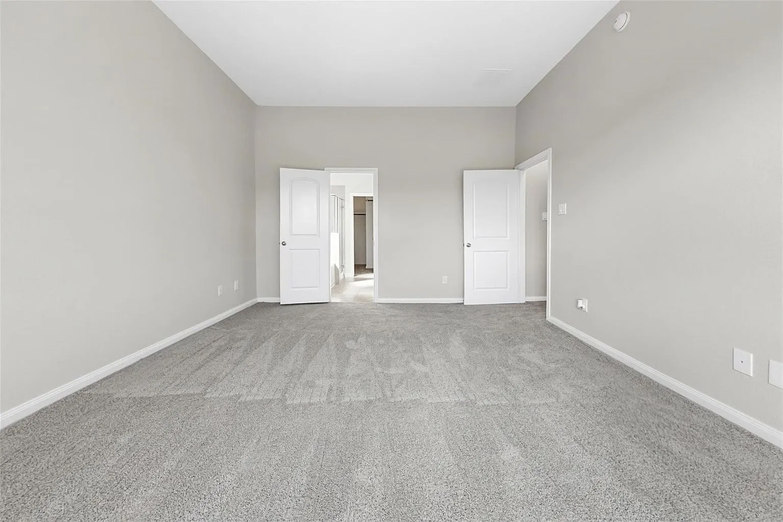 Houston, TX 5-Bedroom Home with 2,926 Sq Ft and Covered Patio photo 8