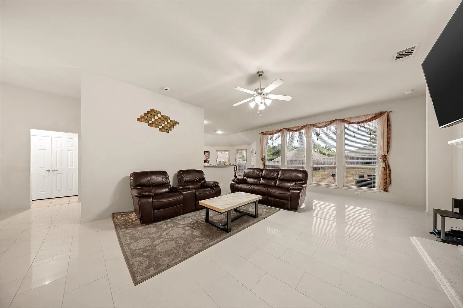 4-Bedroom Home on a 0.269-Acre Lot for Sale in Dallas, Texas photo 7