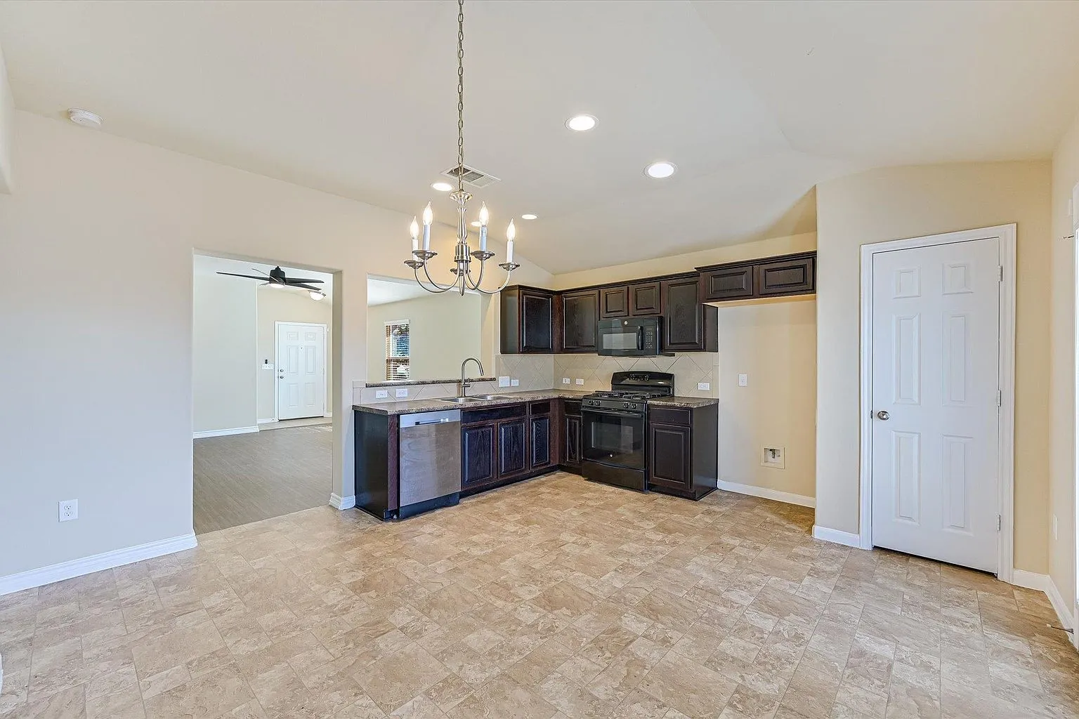 Bastrop, TX Single-Story Home for Sale: 4 Bedrooms on 8,276.4 Sq Ft Lot photo 9