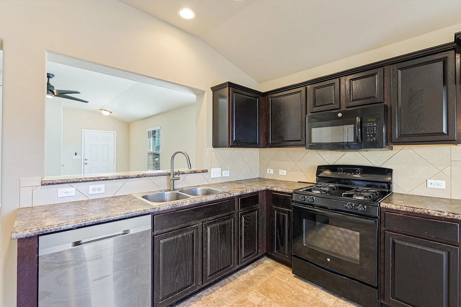 Bastrop, TX Single-Story Home for Sale: 4 Bedrooms on 8,276.4 Sq Ft Lot photo 4