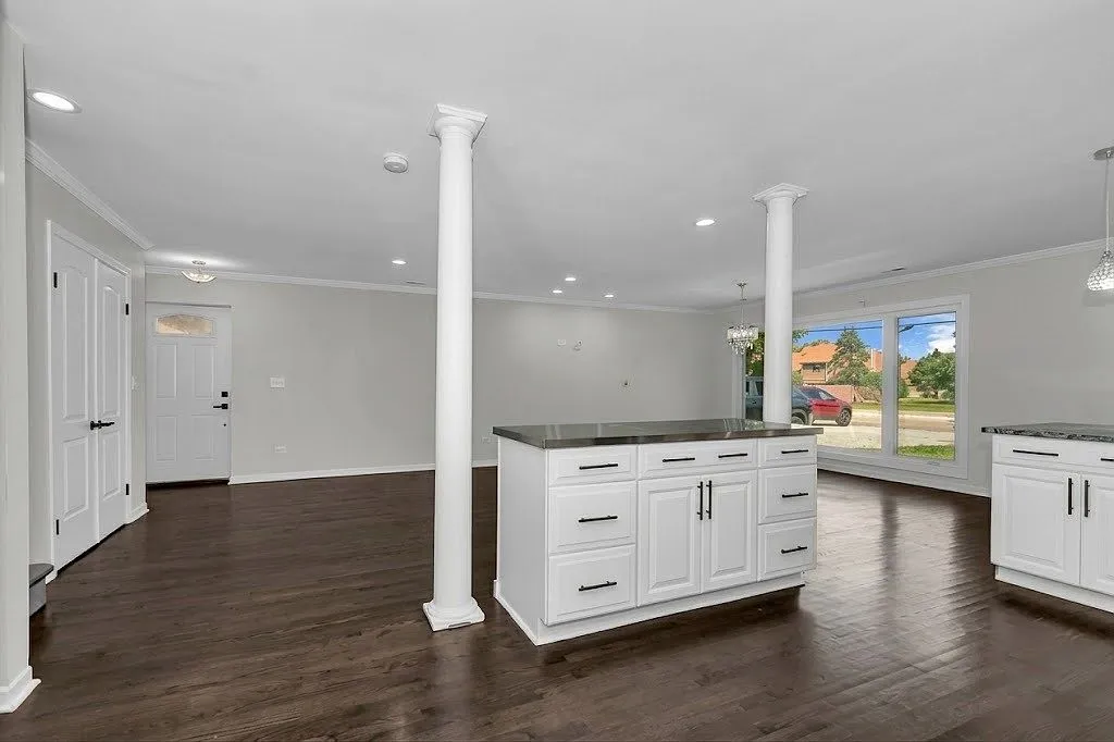 Fully Renovated Triplex Home on 0.9183 Acres at 19232 Kedzie Ave, Flossmoor, IL photo 6