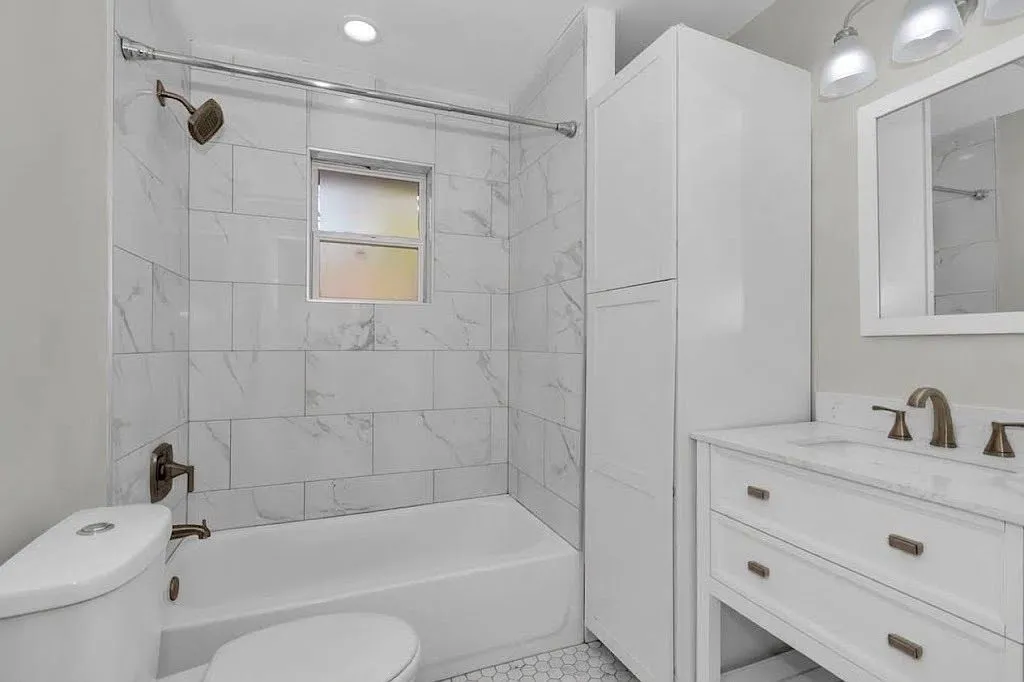 Fully Renovated Triplex Home on 0.9183 Acres at 19232 Kedzie Ave, Flossmoor, IL photo 8