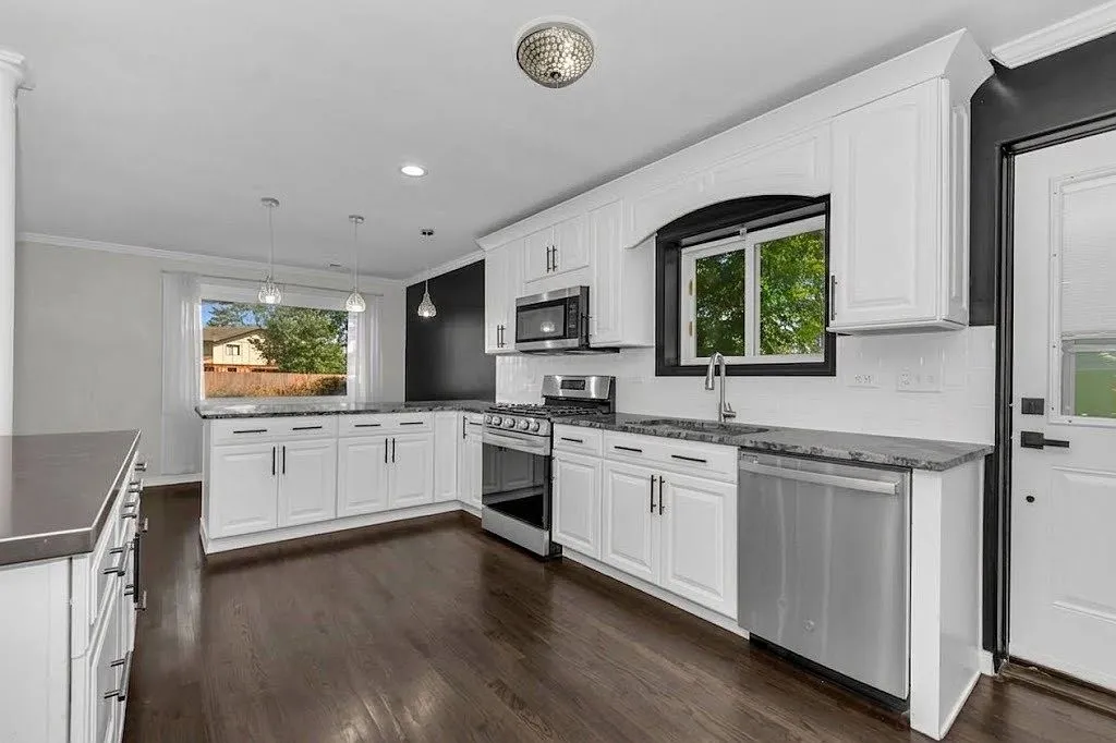 Fully Renovated Triplex Home on 0.9183 Acres at 19232 Kedzie Ave, Flossmoor, IL photo 4