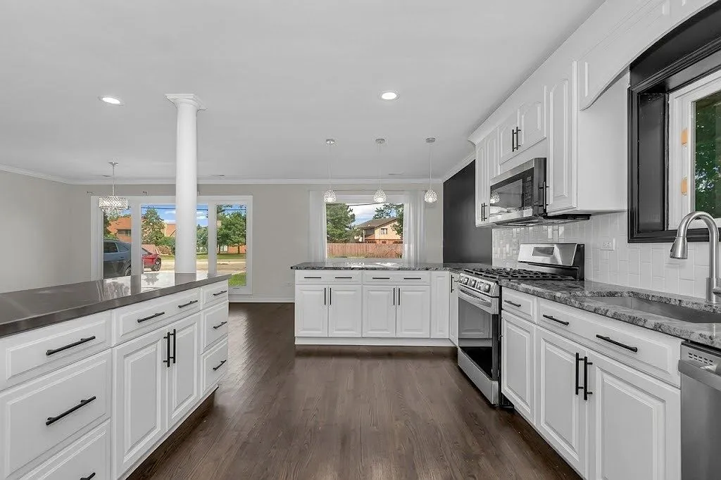 Fully Renovated Triplex Home on 0.9183 Acres at 19232 Kedzie Ave, Flossmoor, IL photo 3