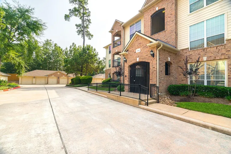 Spring, TX Condo for Sale: 2 Bedrooms and Corner Patio property photo