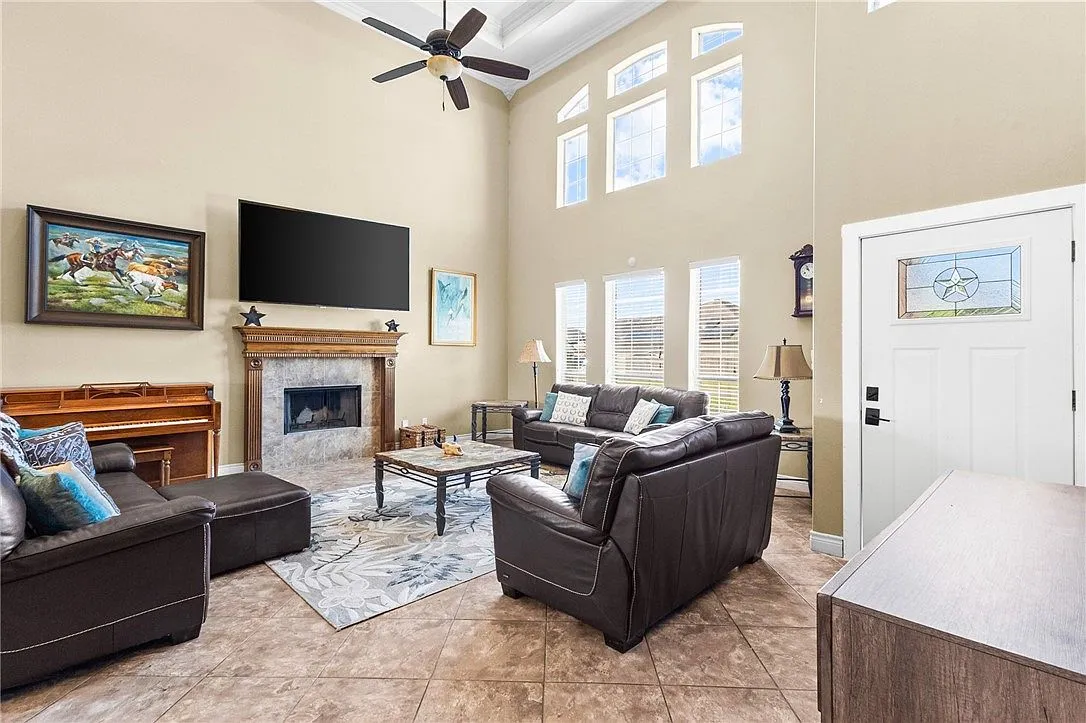 Corpus Christi, TX 4-Bedroom Home with 2,605 Sq Ft for Sale photo 3