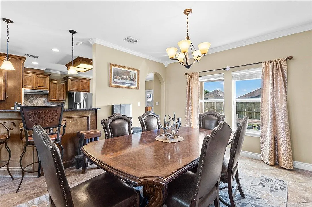 Corpus Christi, TX 4-Bedroom Home with 2,605 Sq Ft for Sale photo 8