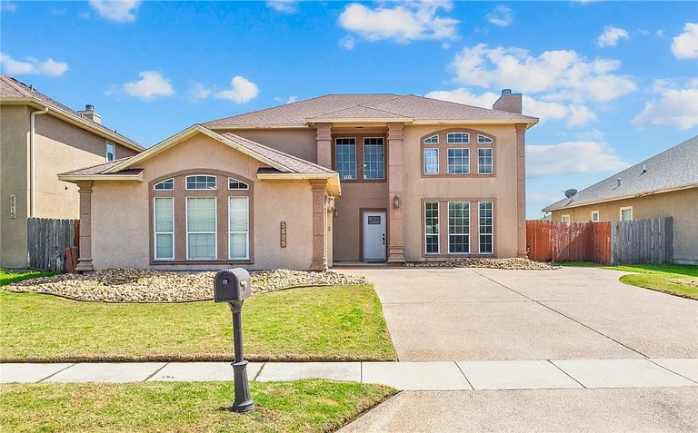 Corpus Christi, TX 4-Bedroom Home with 2,605 Sq Ft for Sale property photo