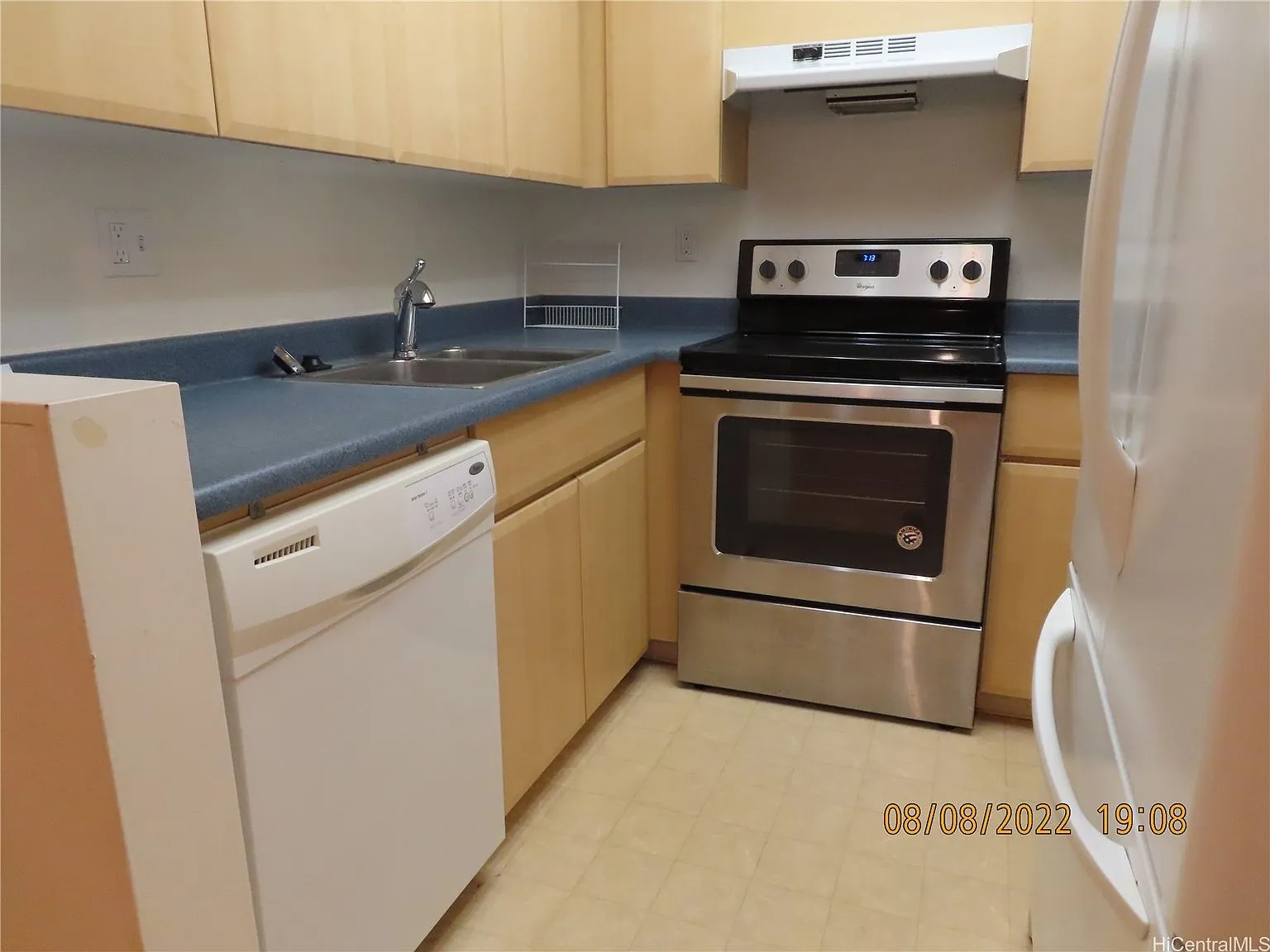 Crosspointe 2-Bedroom Leasehold Townhouse with Loft in Honolulu photo 4