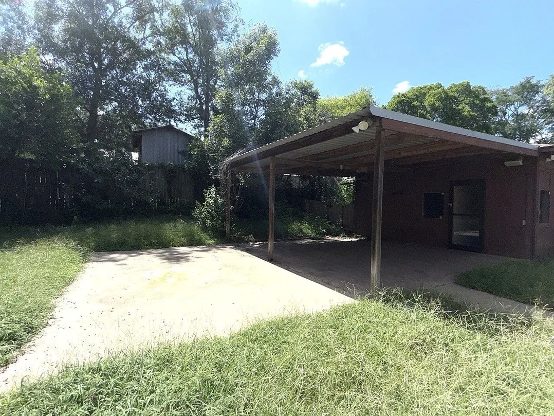 Athens, TX Home for Sale with 0.387-Acre Lot and Workshop photo 7