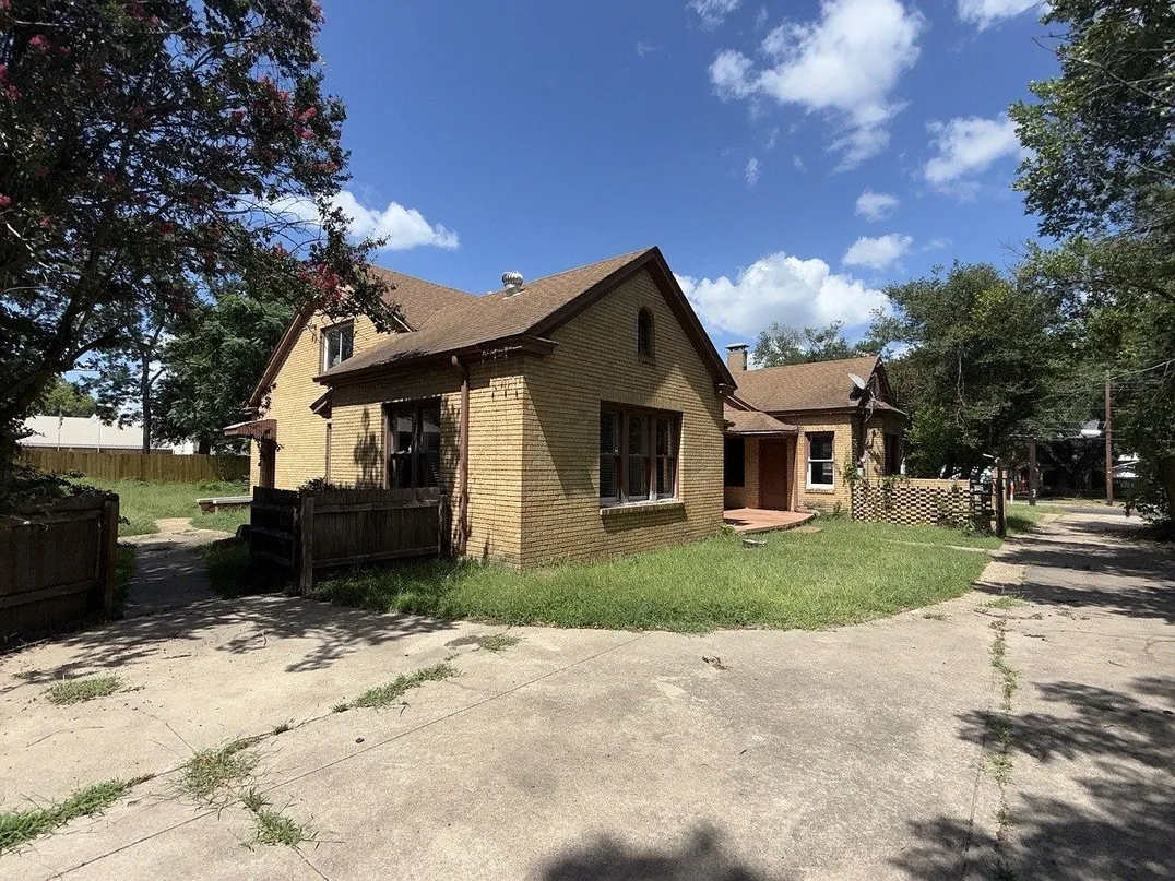 Athens, TX Home for Sale with 0.387-Acre Lot and Workshop photo 3
